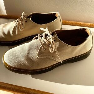 Dr. Martens Men's Delray Beige Oxford *Size 10